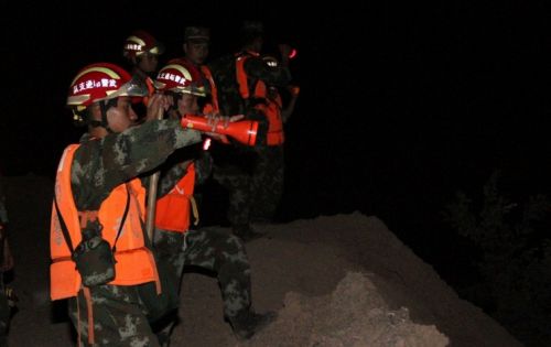 云南鲁甸堰塞湖发生险情6人失踪