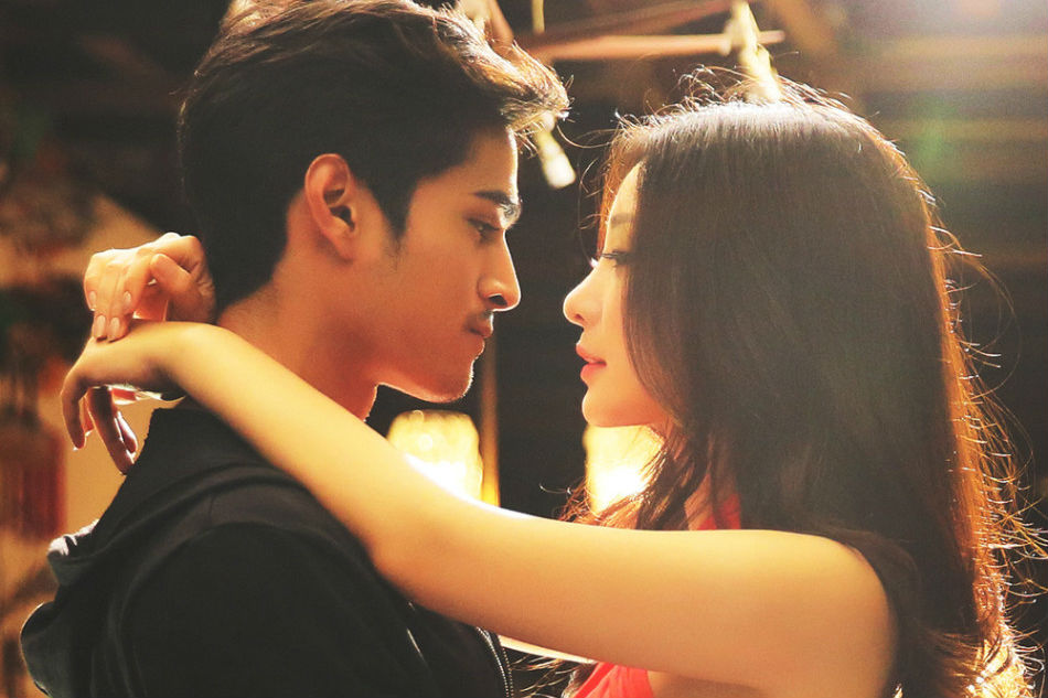 柳岩最新单曲《绝口不提》五封面 与帅哥暧昧爆乳秀深沟身材