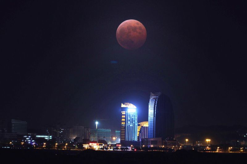 泉州月全食高清照片：醉月染红晕 天涯共此食(图)