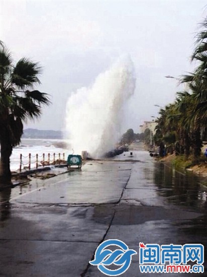 湄洲岛海边风高浪急,浪有几米高