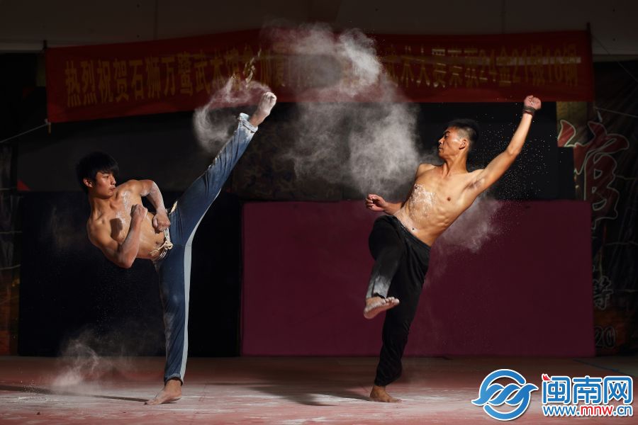 石狮90后Tricker(特技人)演绎属于Tricking的运