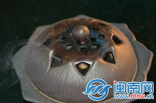 闽南网记者参与体验，莲花香篆，轻烟袅袅