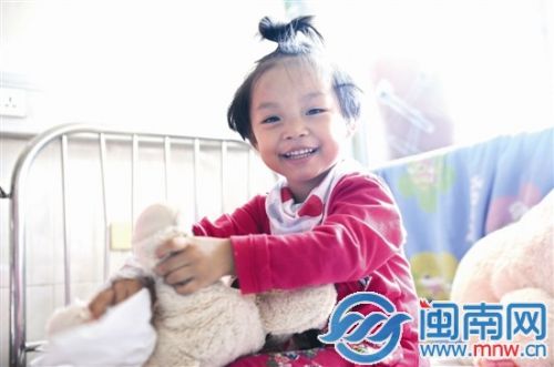 输入爱心读者的血小板，小琪脸上更有血色了 海都记者 田米 摄