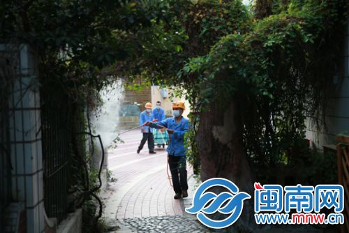 昨日下午5时许，工作人员在丰泽幼儿园内灭蚊