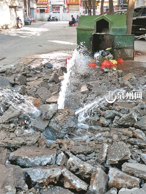 水管被不慎挖破