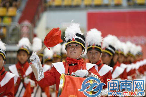 德化实验小学的学生，专注比赛之中