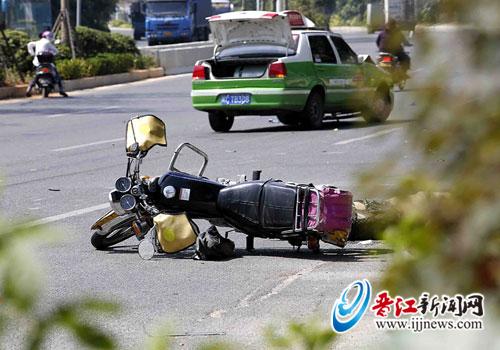 两车相撞 摩托车主殒命