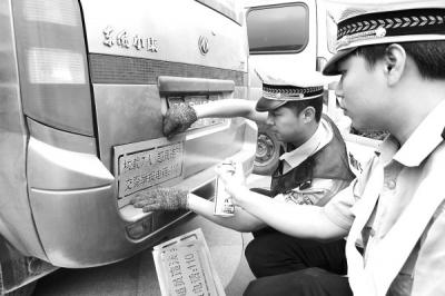 农村面包车喷涂核载标志