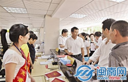 视察组实地了解见龙亭小区安置房“两证”办理落实情况