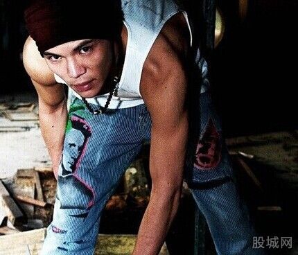 向太儿子向佐斥周星驰:人品极差 绝不会跟他合