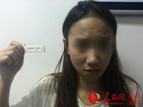 被福州警方抓獲的19歲吸毒少女