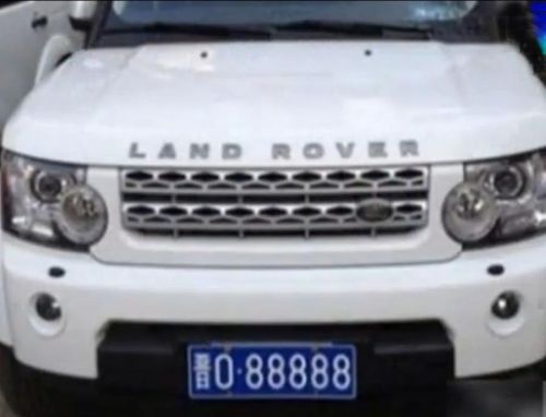 车牌号为晋O88888的山西交警车。