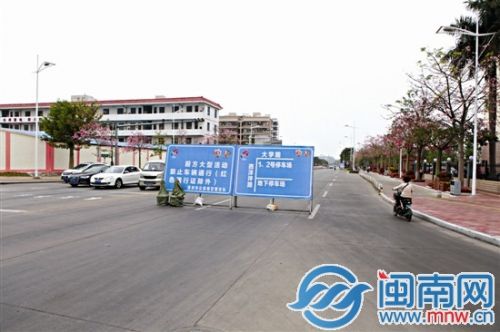昨天下午，与胜利西路交叉的西洋坪路立起提示牌