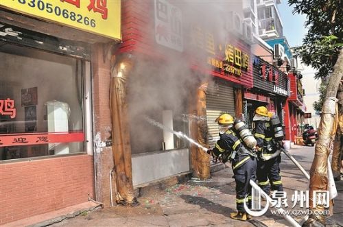 无人烤鱼店烟火直冒