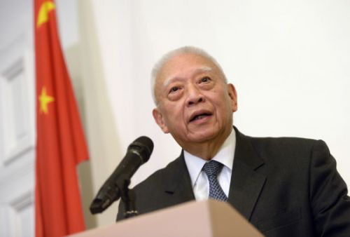 前香港特首董建华：占中严重撕裂社会 呼吁尽早结束