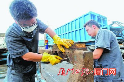 后坑垃圾中转站机修工。　　