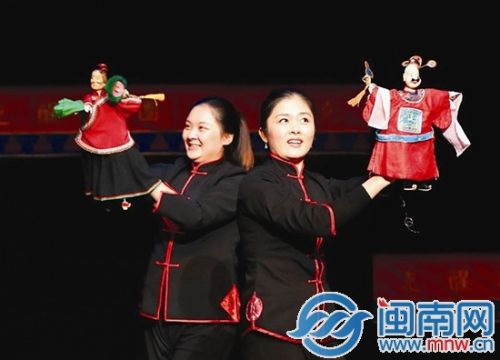 掌中木偶表演引得掌声不断
