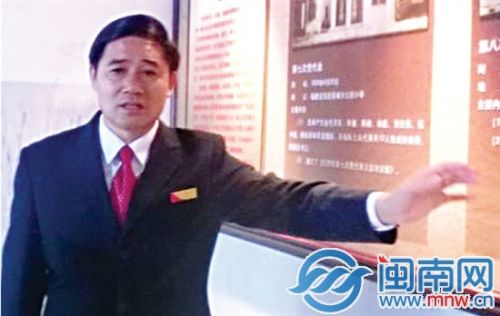 曾汉辉说，习主席平易近人，为他讲解不紧张