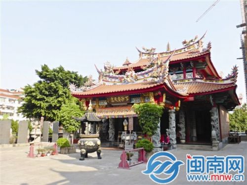坐落在八卦楼上的下沙齐天宫