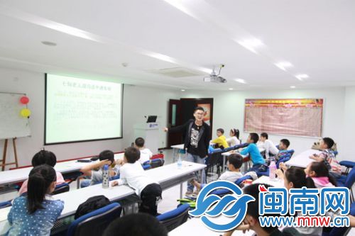 海都记者开新闻采访课