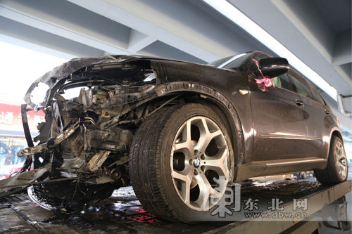 哈尔滨发生5车连撞事故 宝马和宾利不幸“躺枪”