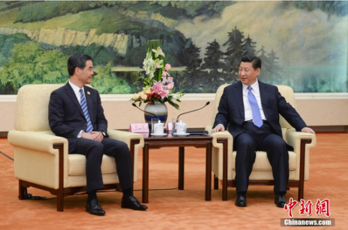 习近平会见香港特区行政长官梁振英