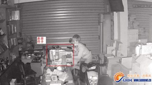 　嫌疑人在店内行窃。警方供图