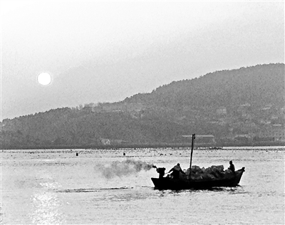 早晨出发的渔船