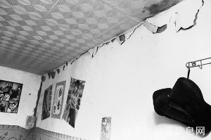 新墩湾村房屋墙体出现裂缝、发生墙皮掉落