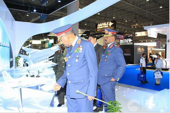 美媒:中国JF-17“枭龙”战斗机获得首笔订单 十国正深度谈判