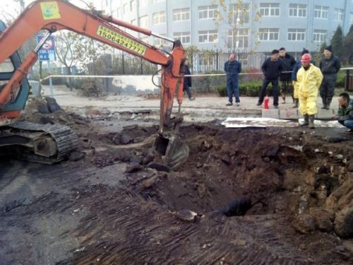 中石化青岛黄岛爆炸事故致62人死案今日开审
