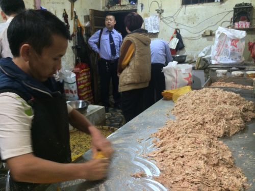 一无证食品加工作坊昨夜被查