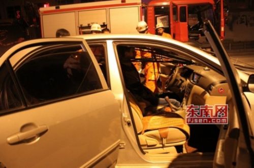驾驶员喉部被钢筋插入当场死亡