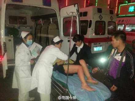 广西柳州市区一公交车起火燃烧　有人受伤