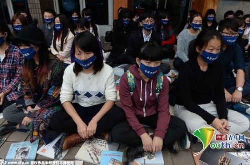 上海100名艺术家静坐抗议中国当代艺术(图)