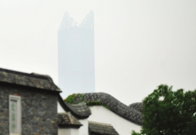 昨日，福州通湖路，远处的建筑在雾中若隐若现