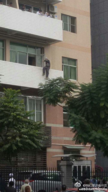 省人民医院有人跳楼