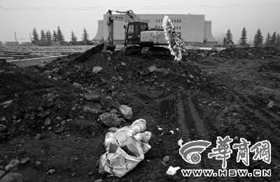 陕西村民阻拦征地施工遭碾死 警方按交通事故处理