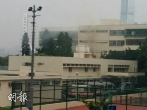 解放军驻港总部宿舍楼起火 暂未知火灾发生原因