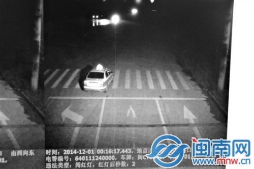 昨日凌晨，晋江抓拍到的一辆交通违法车