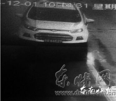 白色小车不按道行驶