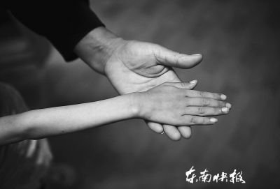 在病痛的折磨下，毛毛（化名）已经十分消瘦