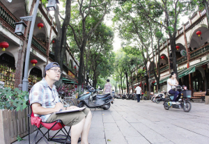 修缮改造一新的漳州古城府埕，正成为市民娱乐休闲的好去处。