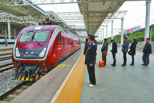 全国铁路实行新运行图 莆田火车站首迎直达特快列车