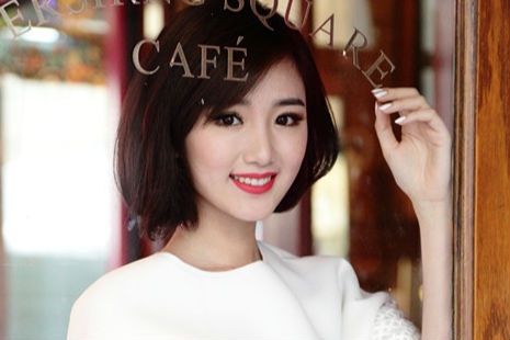 毛晓彤首曝纽约街头写真 “最美郭芙”尽显迷人微笑清新甜美