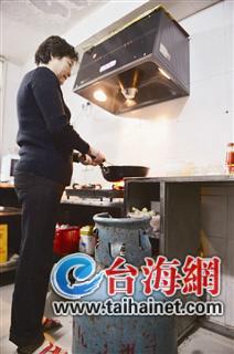 ◆市区许多老旧小区居民还在使用瓶装液化气