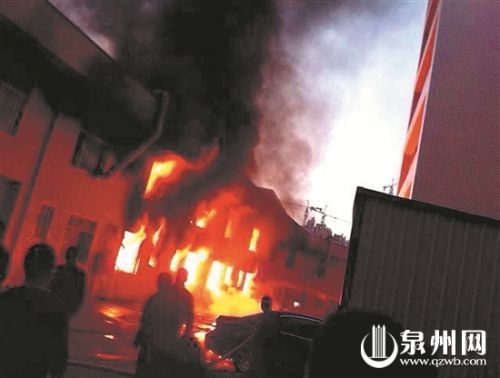 家具仓库突发大火