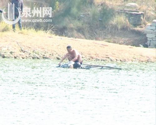 坐泡沫船捕鱼 两男子水库溺亡