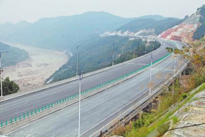 三明至沙县中心城市快速通道梅岭大桥。
