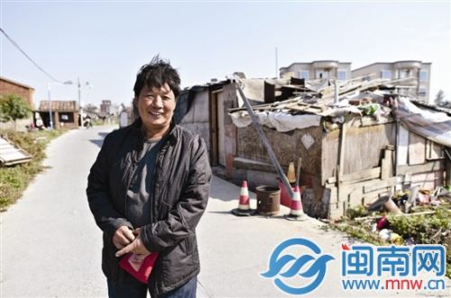 站在顺富路口，庄顺富笑得很自然